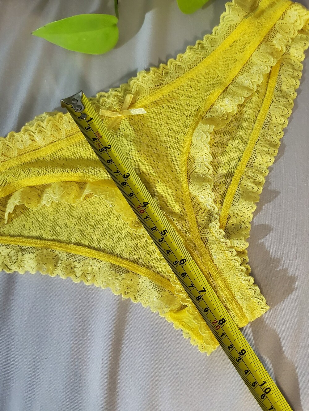 Rare LA SENZA Yellow Lace Cheeky Panty - Picture 4 of 11
